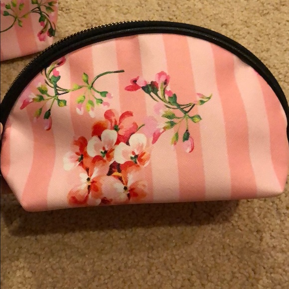 2 Brand New Makeup bags - Picture 2 of 3